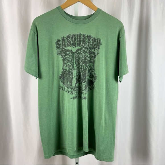 Little Bay Root Large Sasquatch Multnomah Falls Nature Waterfall Graphic Shirt - Picture 1 of 7